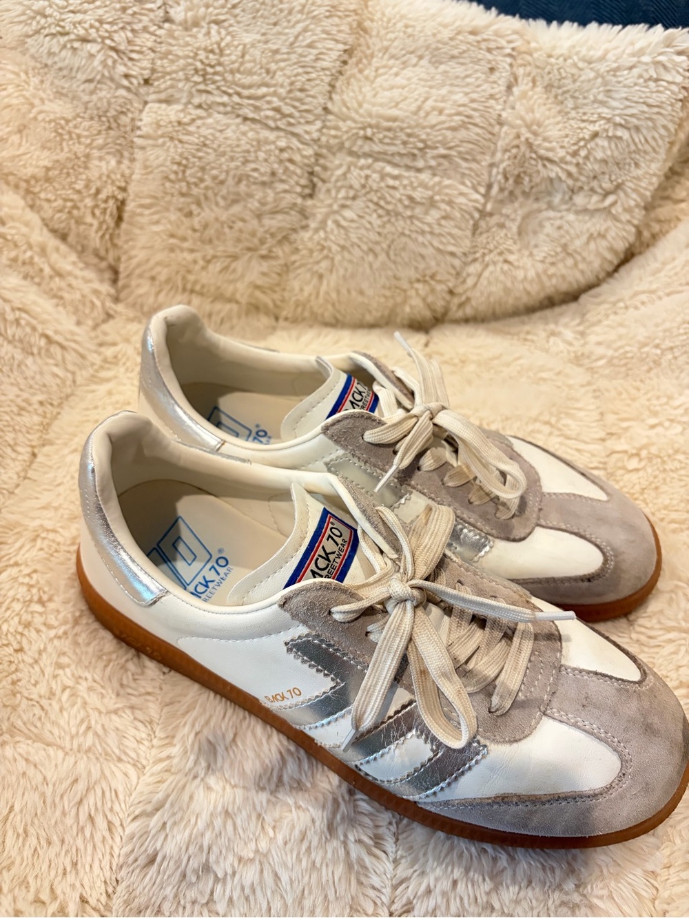 BACK 70s women’s sneakers! - Picture 2 of 3